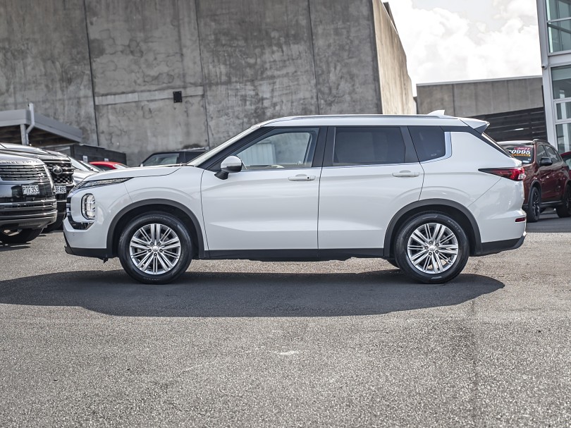 2023 Mitsubishi Outlander 5