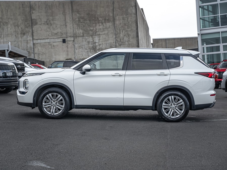 2023 Mitsubishi Outlander 5