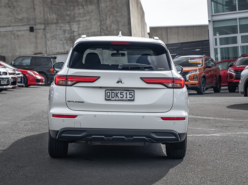 2023 Mitsubishi Outlander 4