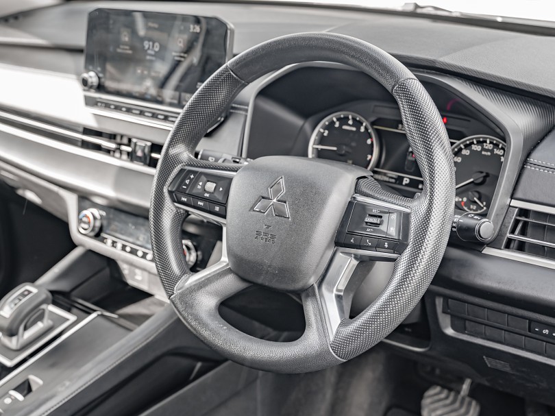 2023 Mitsubishi Outlander 9