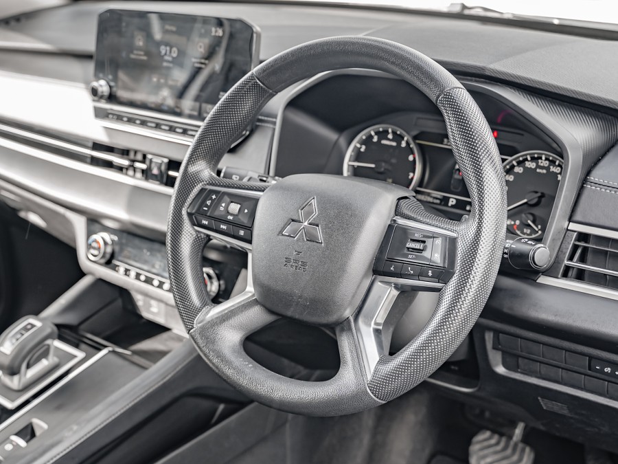 2023 Mitsubishi Outlander 9