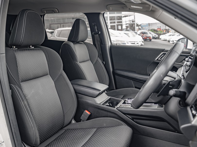 2023 Mitsubishi Outlander 8