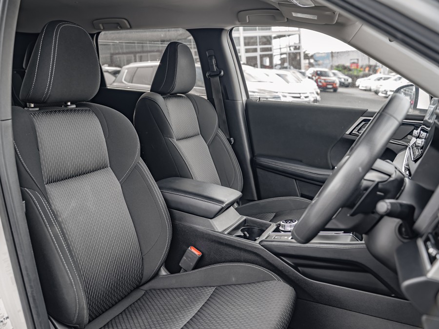 2023 Mitsubishi Outlander 8