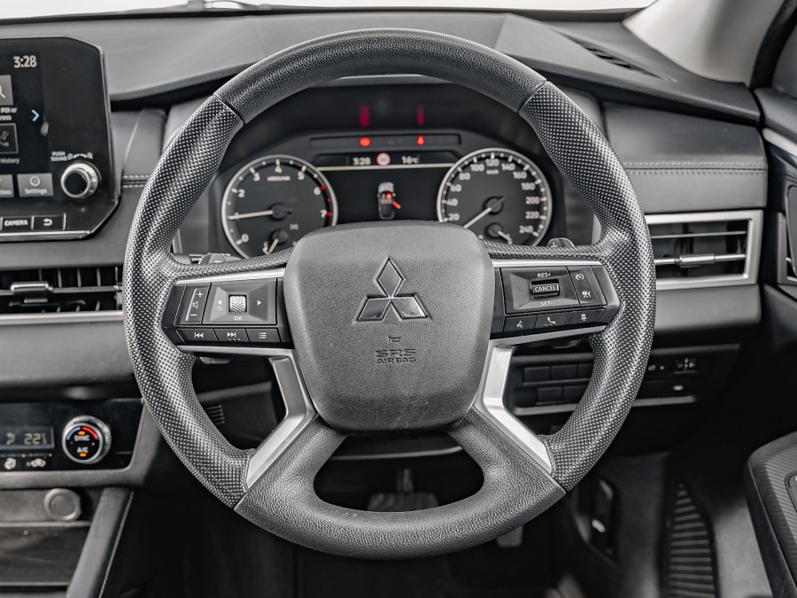 2023 Mitsubishi Outlander 10
