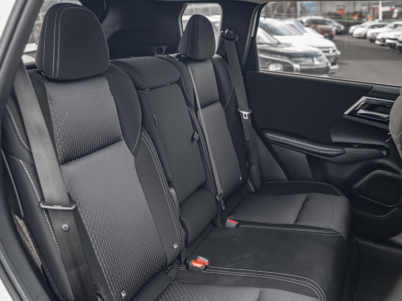 2023 Mitsubishi Outlander 17