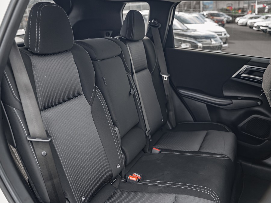 2023 Mitsubishi Outlander 17