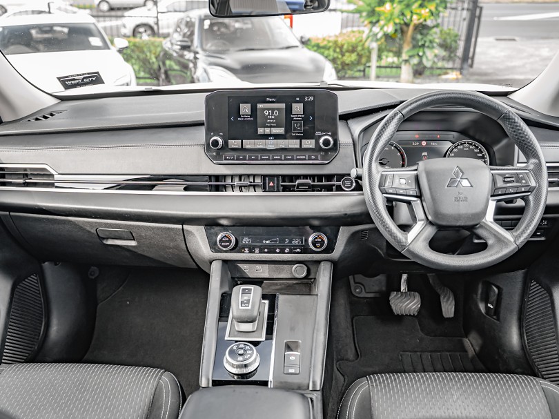 2023 Mitsubishi Outlander 14