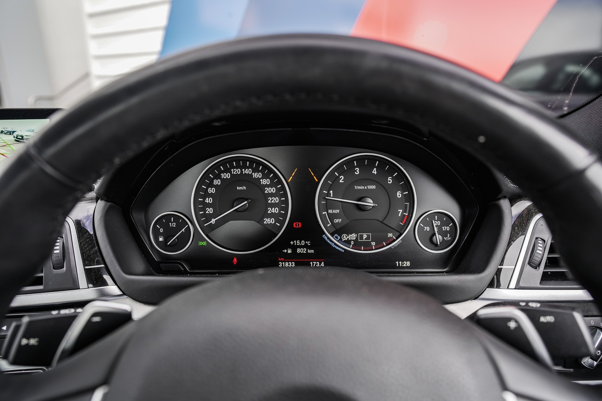 BMW 320i sedan Luxury Edition