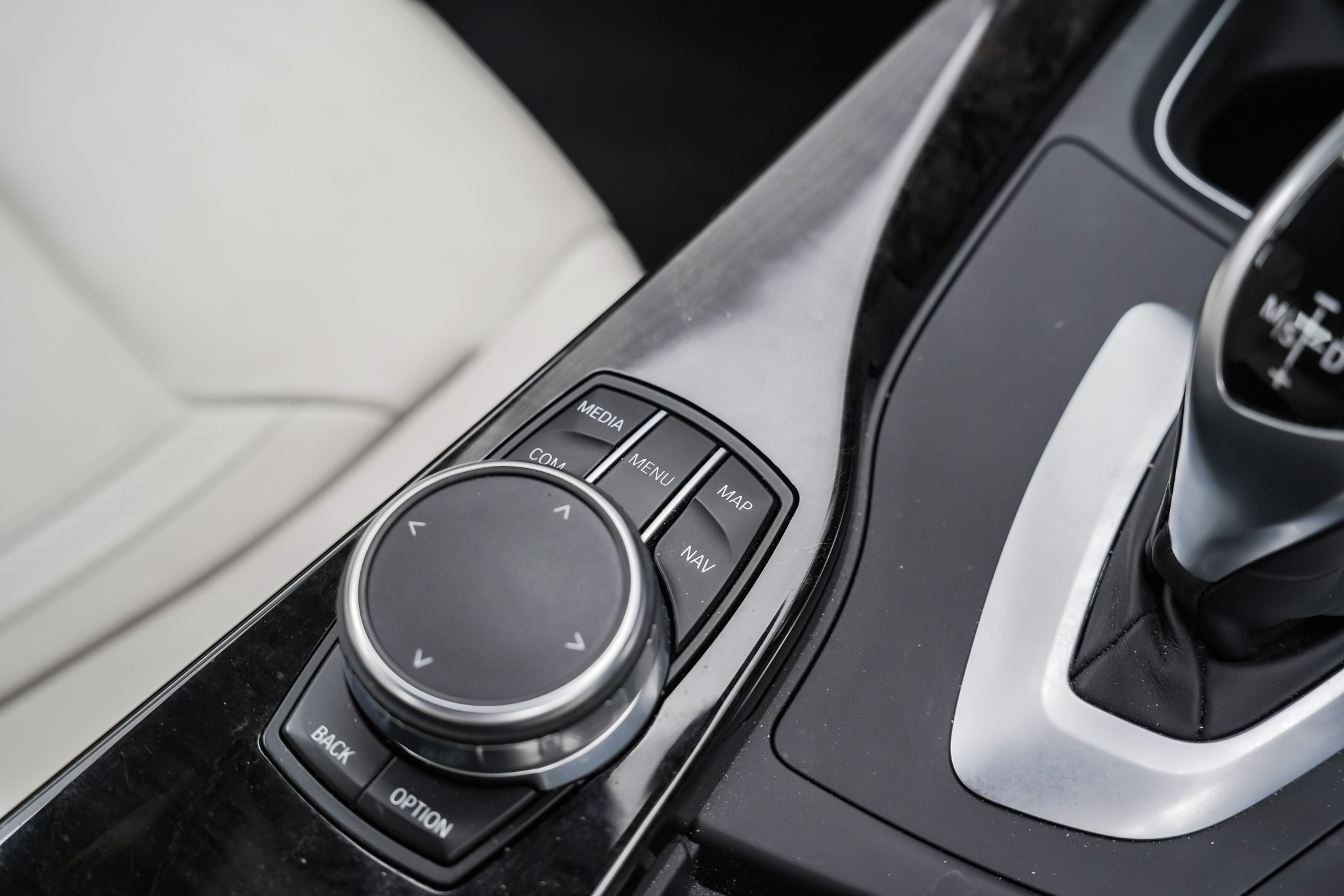 BMW 320i sedan Luxury Edition