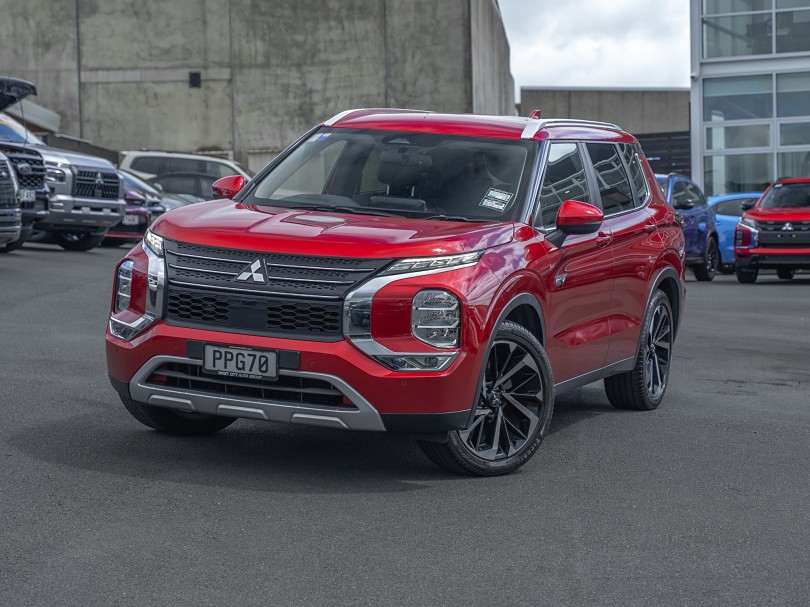 2022 Mitsubishi Outlander 1