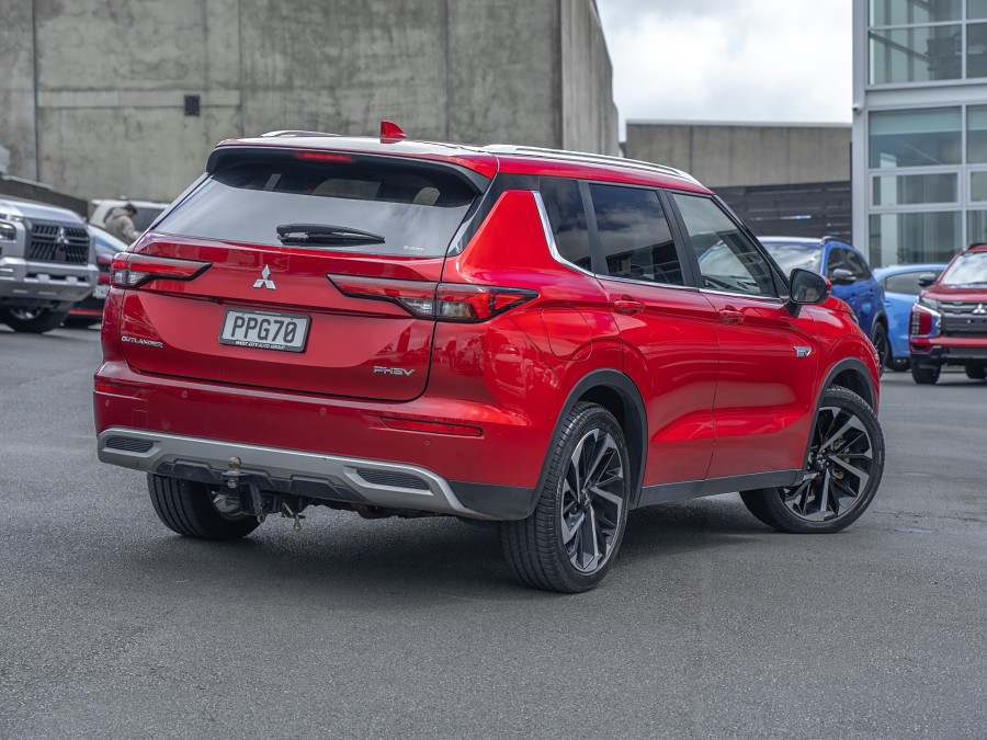 2022 Mitsubishi Outlander 2