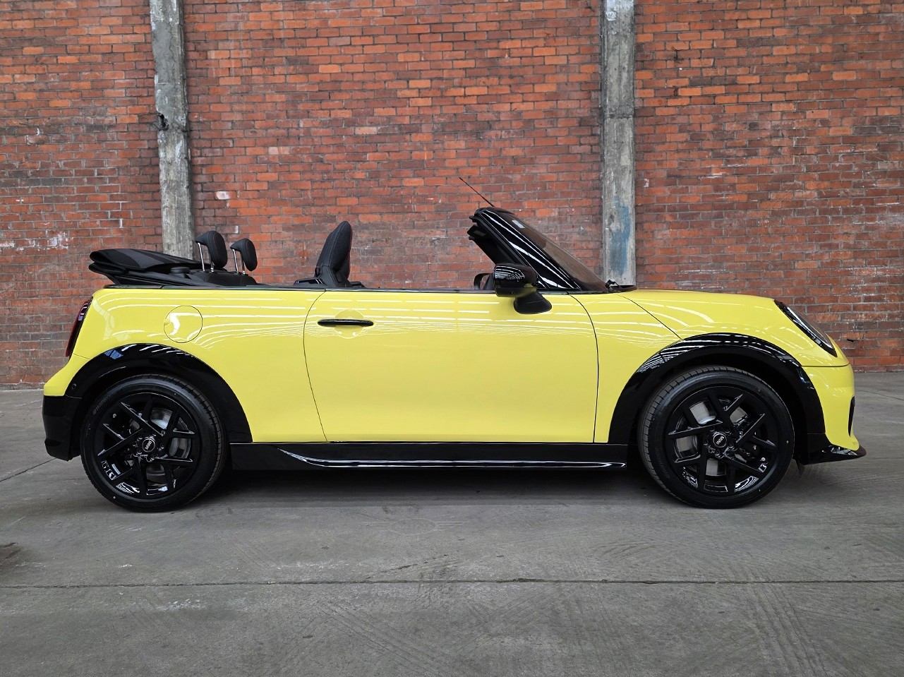 MINI Cooper S Convertible JCW Sport Spec