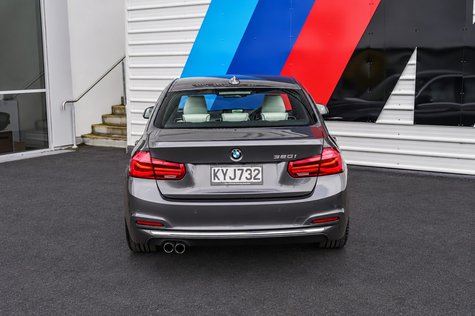 BMW 320i sedan Luxury Edition