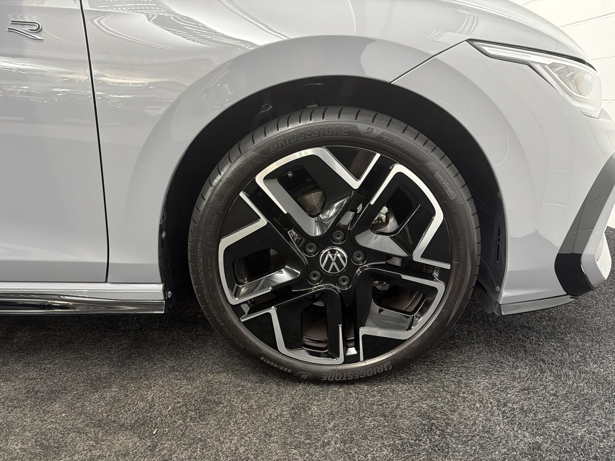 Volkswagen Golf 8.5 R-LINE