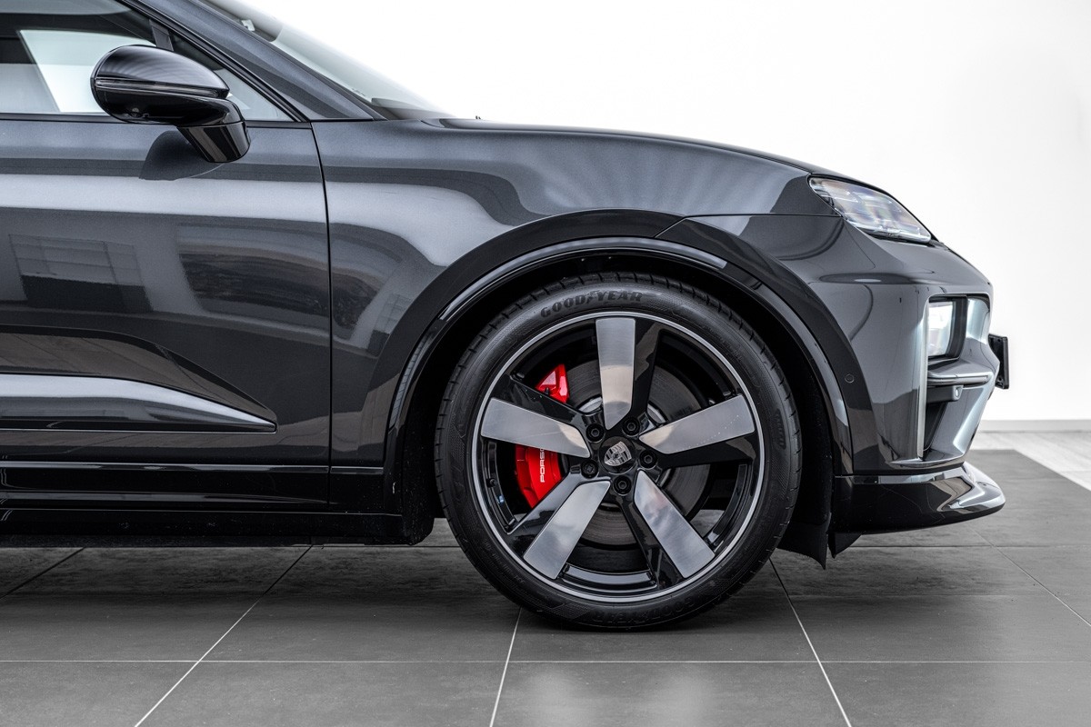 Porsche Macan Turbo Electric (H2)