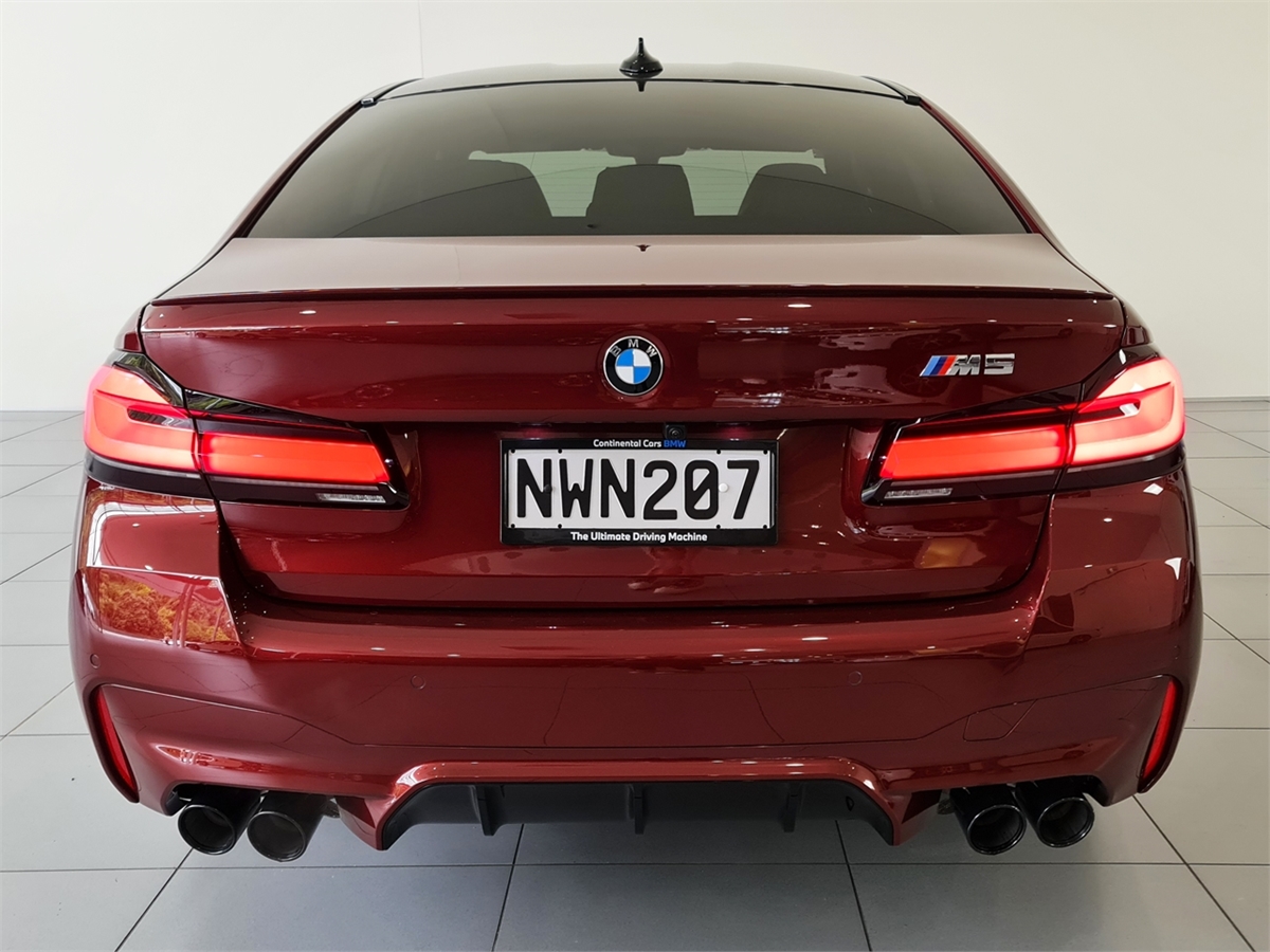 BMW M5 Sedan Pure