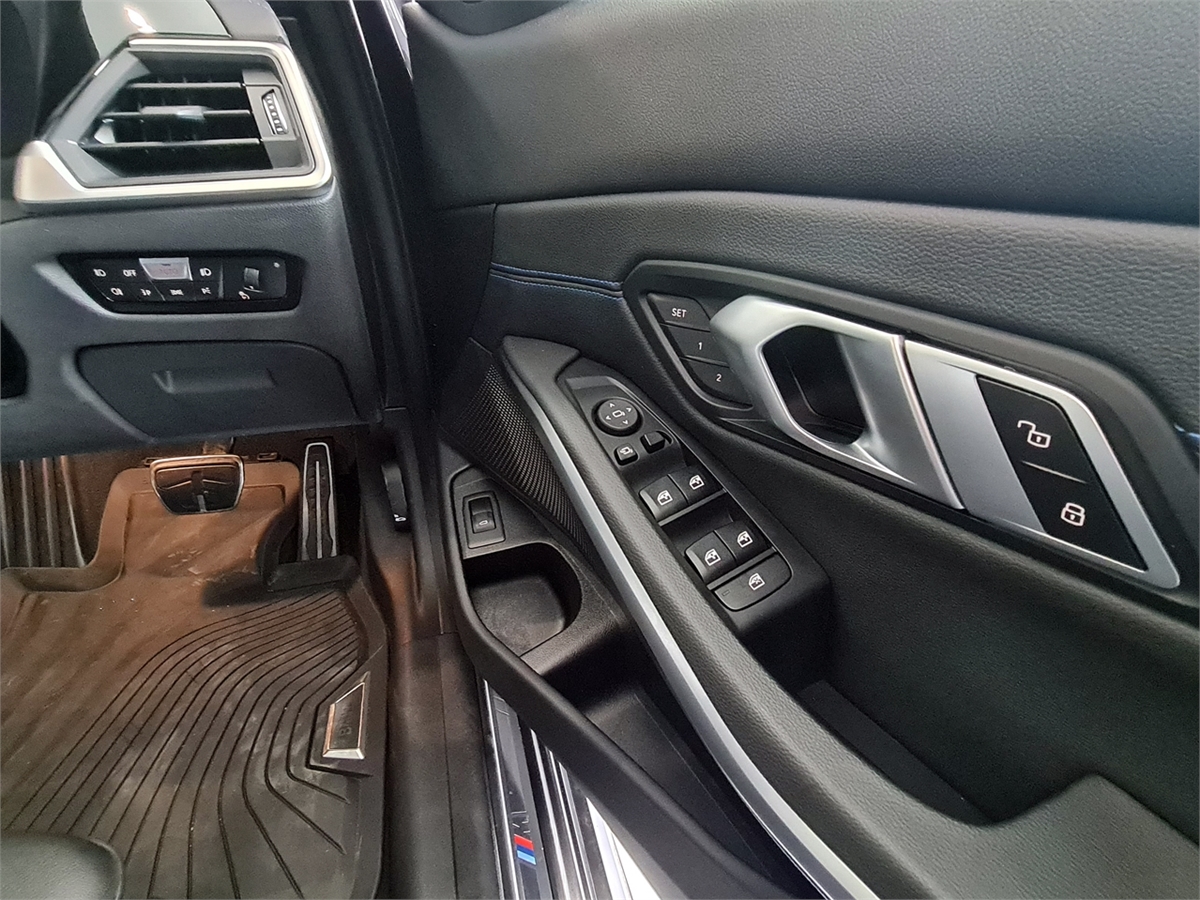 BMW 320i Sedan M-Sport +Comfort